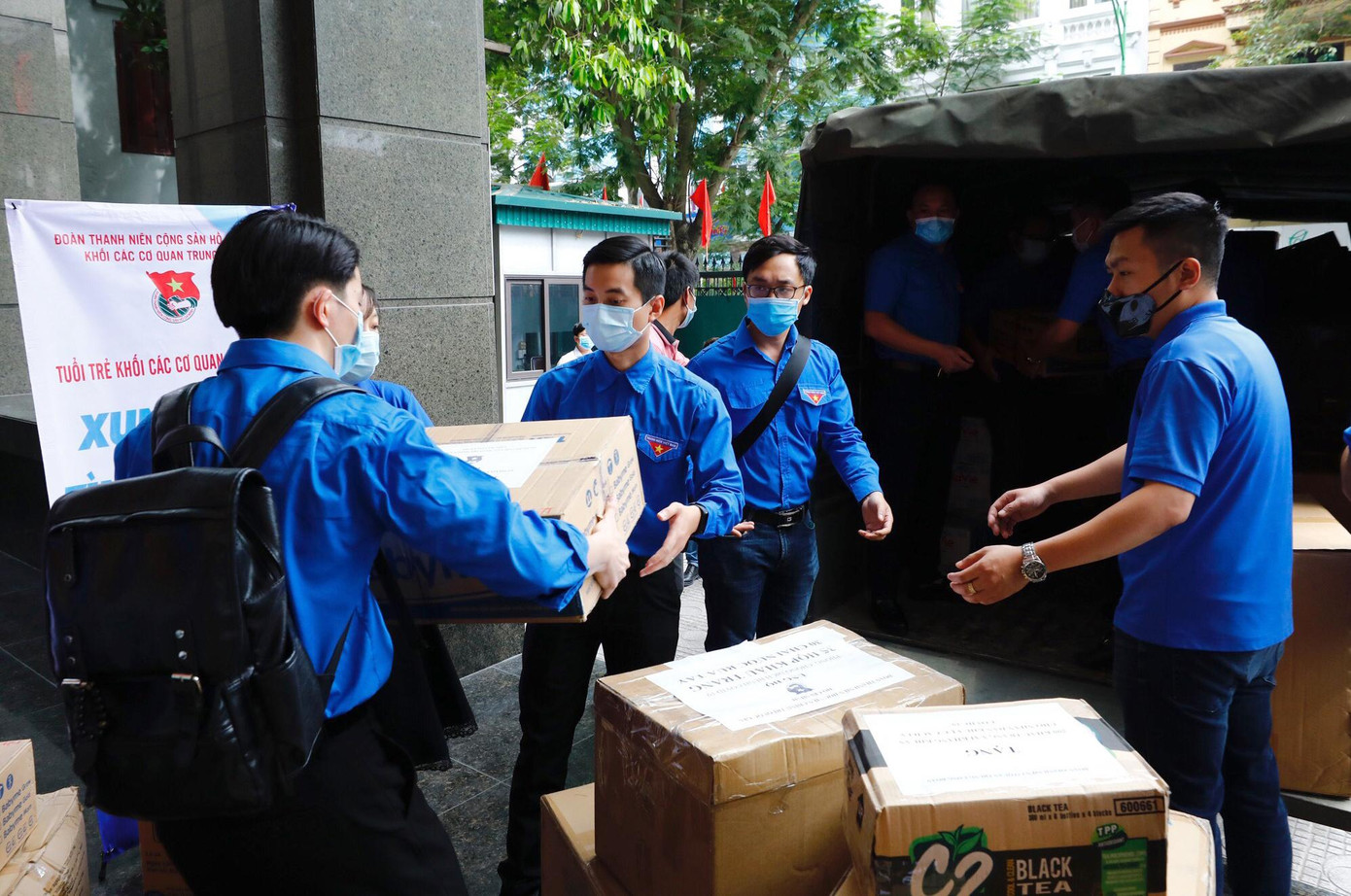 Ngay sau lễ tiếp nhận, Đoàn Khối tiếp tục triển khai ba chuyến xe hỗ trợ Bắc Giang, Bắc Ninh, Hải Dương. Đoàn Khối cũng trích 50 triệu đồng để ủng hộ vào Quỹ vaccine phòng COVID-19 Quốc gia.