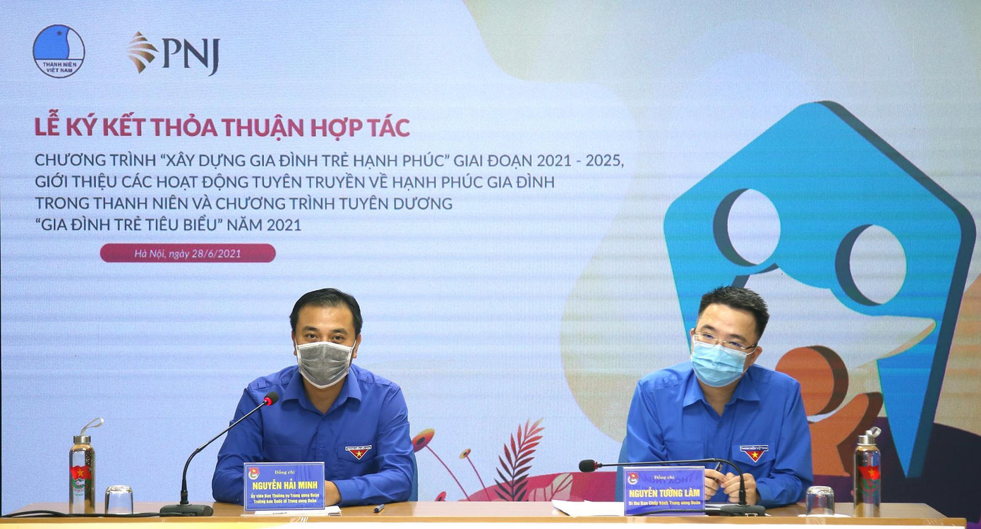 Ban Tổ chức chương trình trao đổi với báo chí về các hoạt động trong chương trình “Xây dựng gia đình trẻ hạnh phúc”.