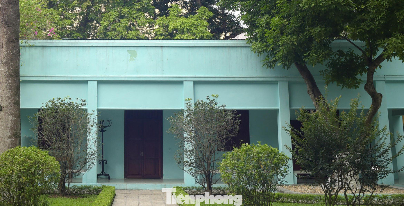 Đoàn đã dâng hương tưởng nhớ tại Nhà 67.