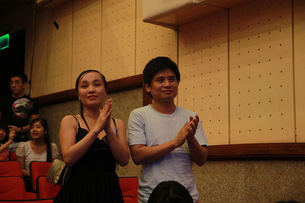 Vợ chồng nghệ sĩ Tấn Minh- Thu Huyền tham gia đấu giá giúp trẻ em thiếu may mắn