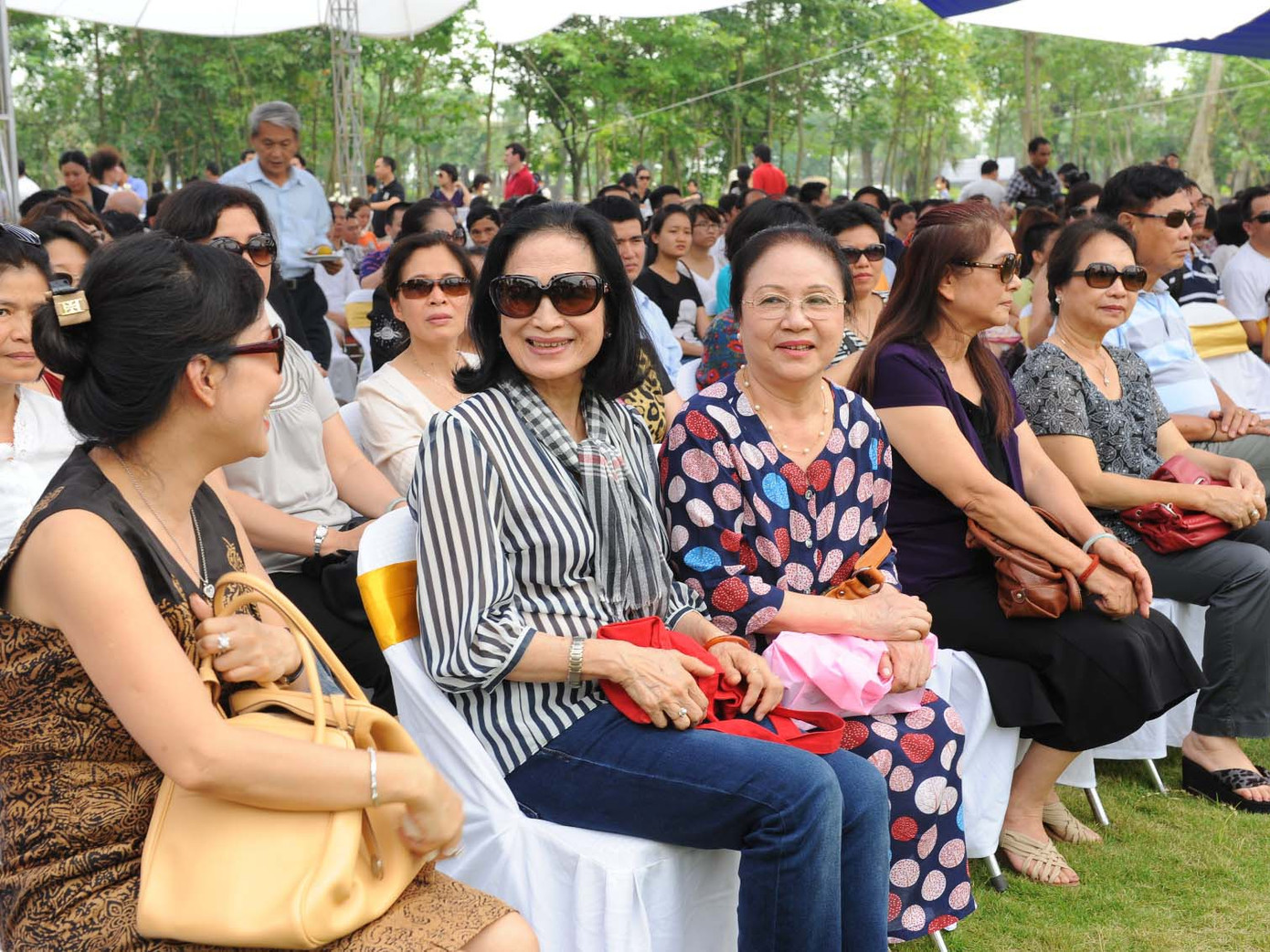 NSND Trà Giang lâu nay ít xuất hiện trước công chúng, hôm nay cũng có mặt dưới hàng ghế khán giả