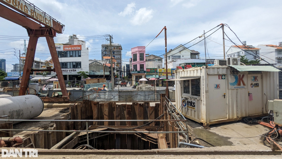 Công trường thi công Dự án vệ sinh môi trường TPHCM giai đoạn 2 nằm trên đường Lương Định Của, đối diện đường số 18 (Ảnh: Tâm Linh). Công trường thi công Dự án vệ sinh môi trường TPHCM giai đoạn 2 nằm trên đường Lương Định Của, đối diện đường số 18 (Ảnh: Tâm Linh).