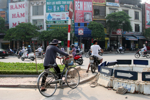 Từ xe máy cho đến xe đạp đều vượt