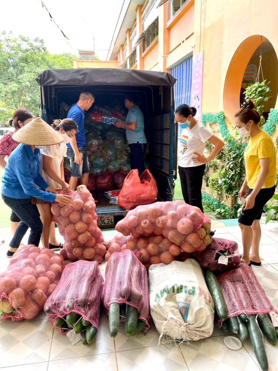 Người dân Bắc Giang tương trợ nhau trong dịch Covid-19 Người dân Bắc Giang tương trợ nhau trong dịch Covid-19