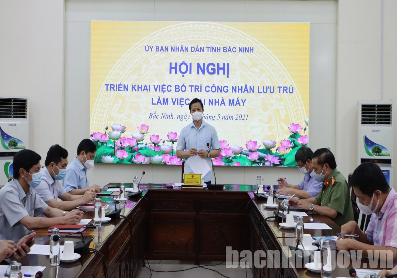 Ông Vương Quốc Tuấn chủ trì cuộc họp Ông Vương Quốc Tuấn chủ trì cuộc họp