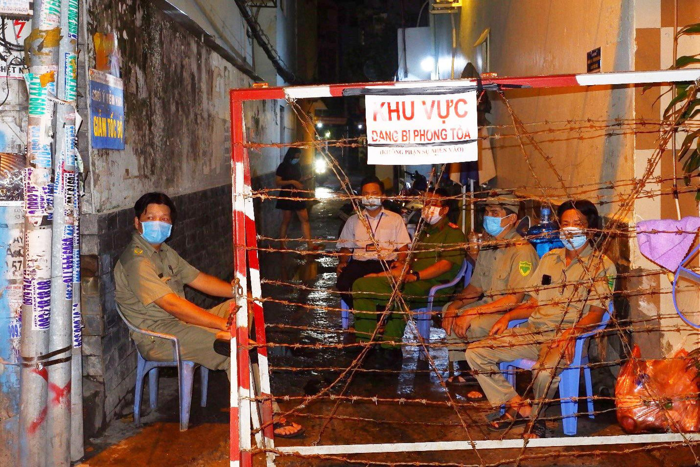 Các khu vực liên quan ca bệnh đang được phong tỏa. Các khu vực liên quan ca bệnh đang được phong tỏa.