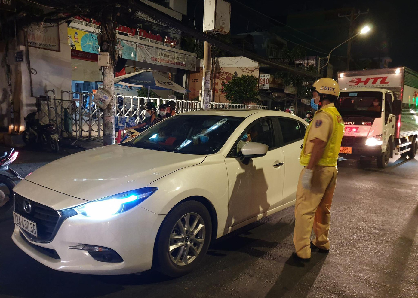 Tối 31/5, TPHCM ghi nhận thêm 51 trường hợp nghi mắc COVID-19, nâng tổng số ca từ ngày 27/5 đến 31/5 lên 200 ca. Trong đó, chuỗi lây nhiễm liên quan đến Hội thánh truyền giáo Phục Hưng là chuỗi lây nhiễm phức tạp nhất khiến Gò Vấp phải thực hiện giãn cách xã hội theo chỉ thị 16.