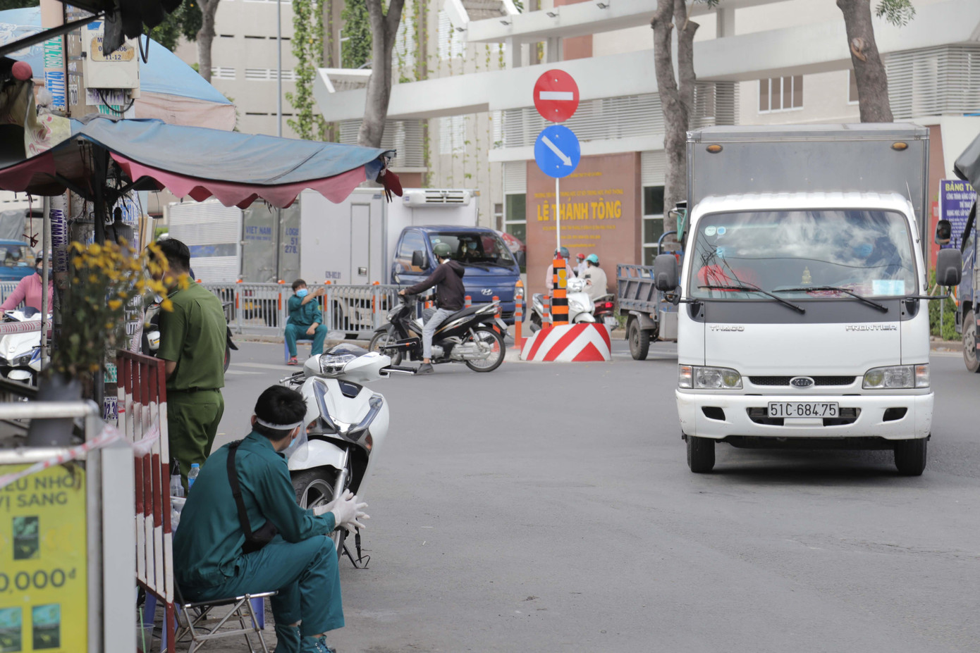 Ngành y tế yêu cầu những người từng đến khu chợ này từ ngày 10-22/6 khẩn trương liên hệ cơ quan y tế gần nhất để được kiểm tra sức khỏe.