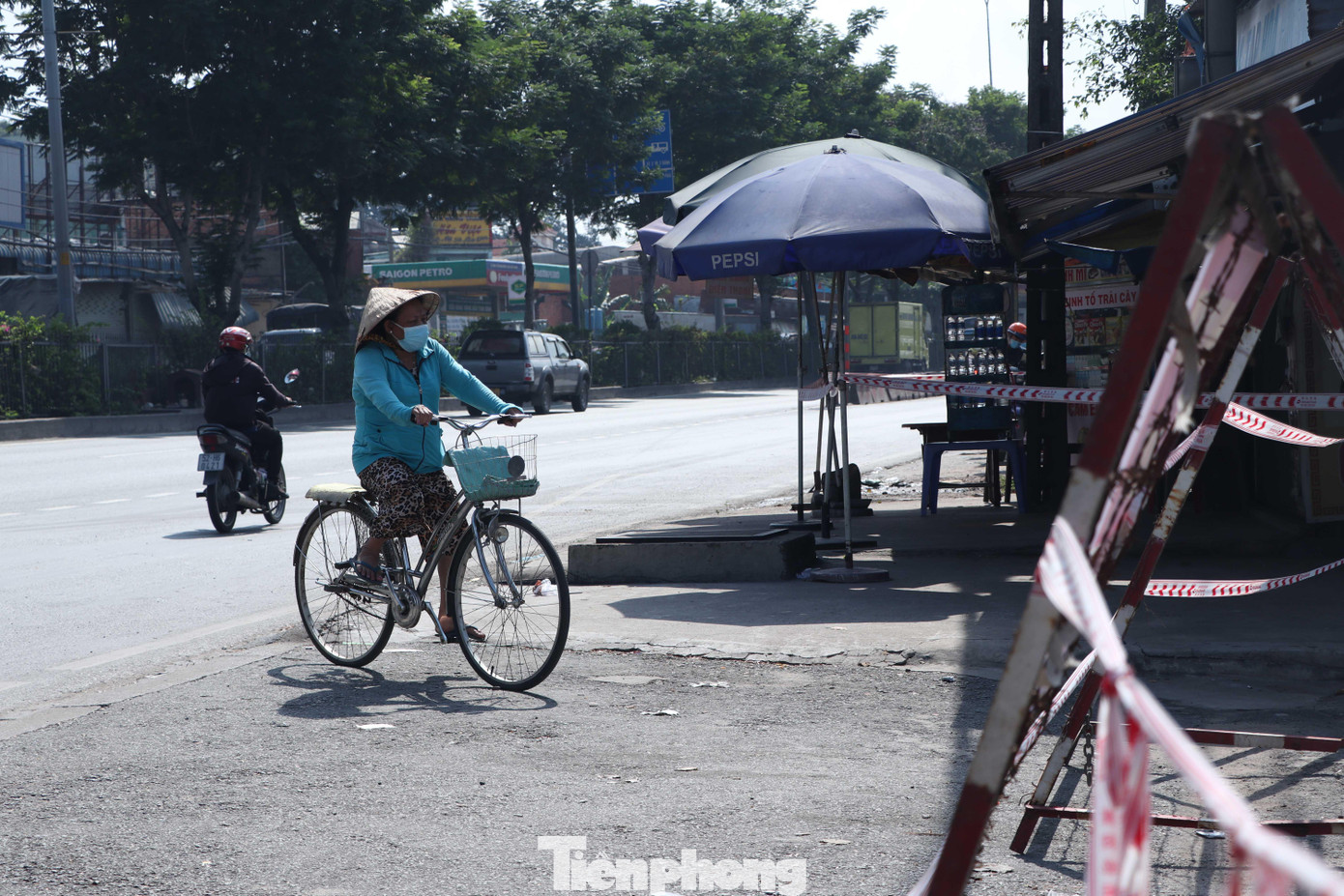 Sau khi quyết định tạm ngưng hoạt động chợ, địa phương đã lên danh sách các tiểu thương kinh doanh tại đây để phối hợp với ngành Y tế lấy mẫu xét nghiệm tầm soát COVID-19.