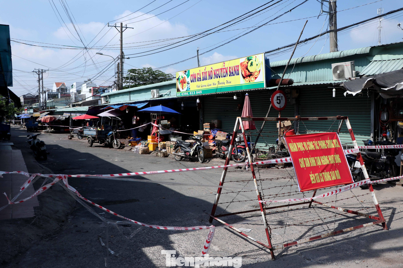 Chợ Tam Bình được UBND phường Tam Bình quyết định tạm ngưng hoạt động kinh doanh buôn bán từ 21h ngày 28/6, cho đến khi có thông báo mới.