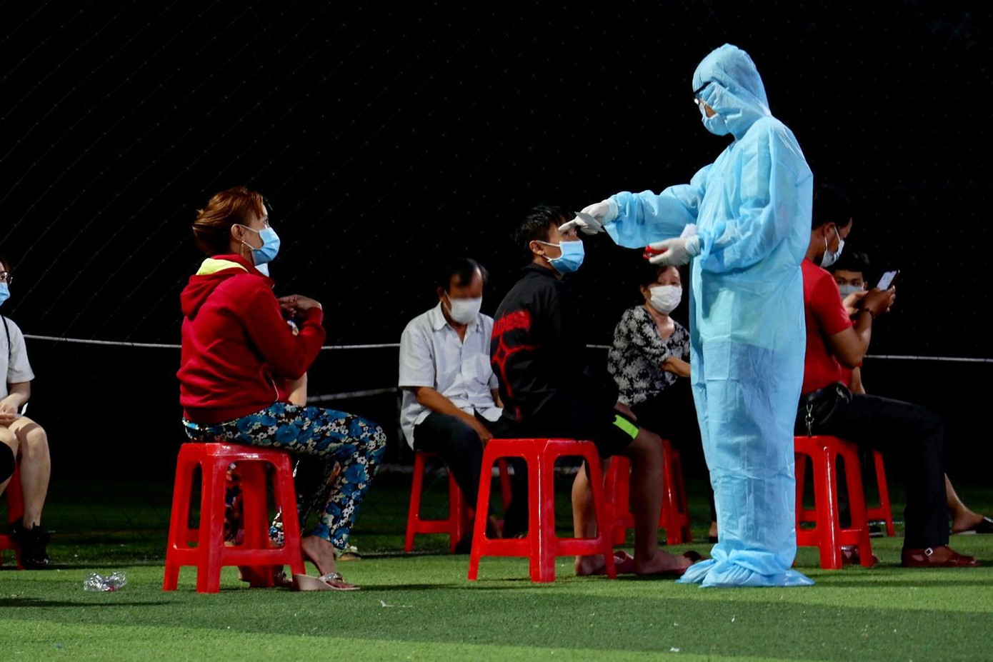 Người dân ở 4 phường của Bình Tân sẽ được lấy mẫu xét nghiệm. Ảnh: HCDC.