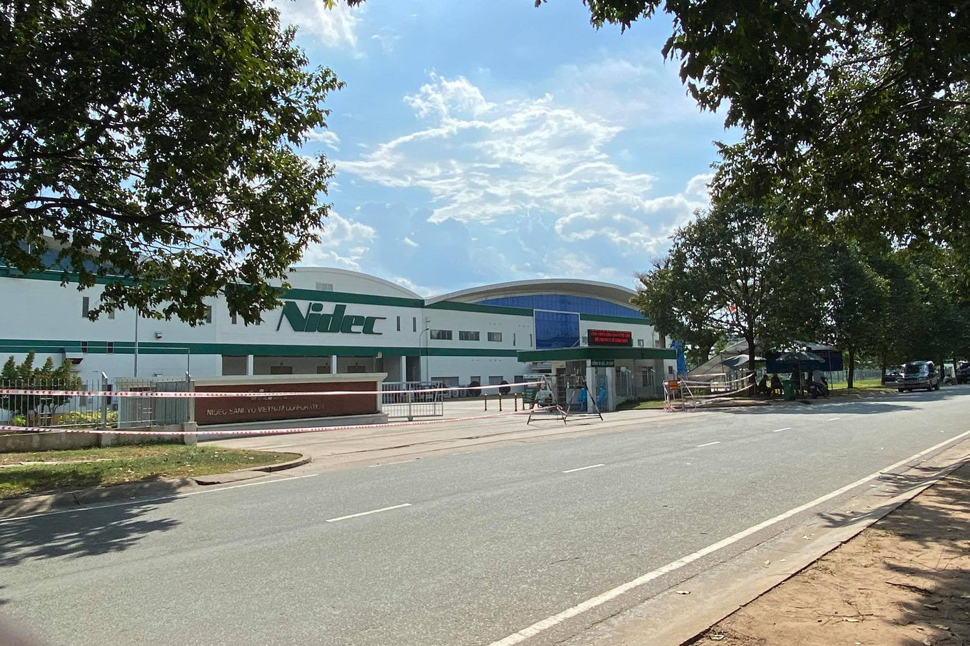 Công ti Nidec Sankyo với hơn 4.000 công nhân làm việc. Công ti Nidec Sankyo với hơn 4.000 công nhân làm việc.