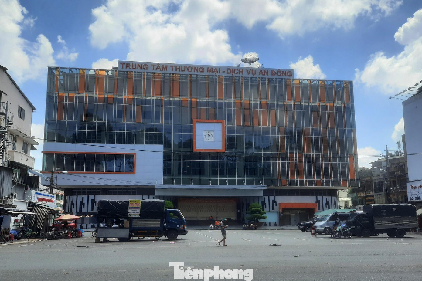 Ngày 28/6, nghi nhận của phóng viên, chợ An Đông, khu chợ truyền thống lâu đời, lớn nhất khu vực quận 5, TPHCM đã đóng cửa ngừng kinh doanh. Ngày 28/6, nghi nhận của phóng viên, chợ An Đông, khu chợ truyền thống lâu đời, lớn nhất khu vực quận 5, TPHCM đã đóng cửa ngừng kinh doanh.