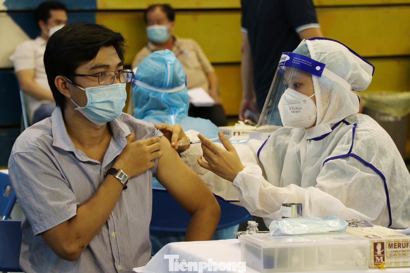 Việc tiêm chủng vắc xin COVID-19 được thực hiện đúng theo các nguyên tắc đảm bảo an toàn tiêm chủng, phòng chống COVID-19.