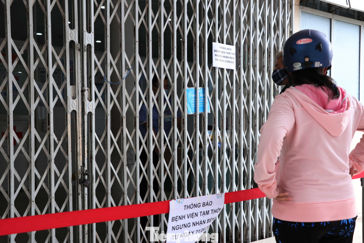 Bệnh nhân đầu tiên được phát hiện dương tính là nam (59 tuổi, ngụ quận 1, TPHCM), đến khám vì sốt, đau họng, đã uống 2 viên Paradol. Chưa ghi nhận yếu tố dịch tễ liên quan ca bệnh. Bệnh nhân đầu tiên được phát hiện dương tính là nam (59 tuổi, ngụ quận 1, TPHCM), đến khám vì sốt, đau họng, đã uống 2 viên Paradol. Chưa ghi nhận yếu tố dịch tễ liên quan ca bệnh.