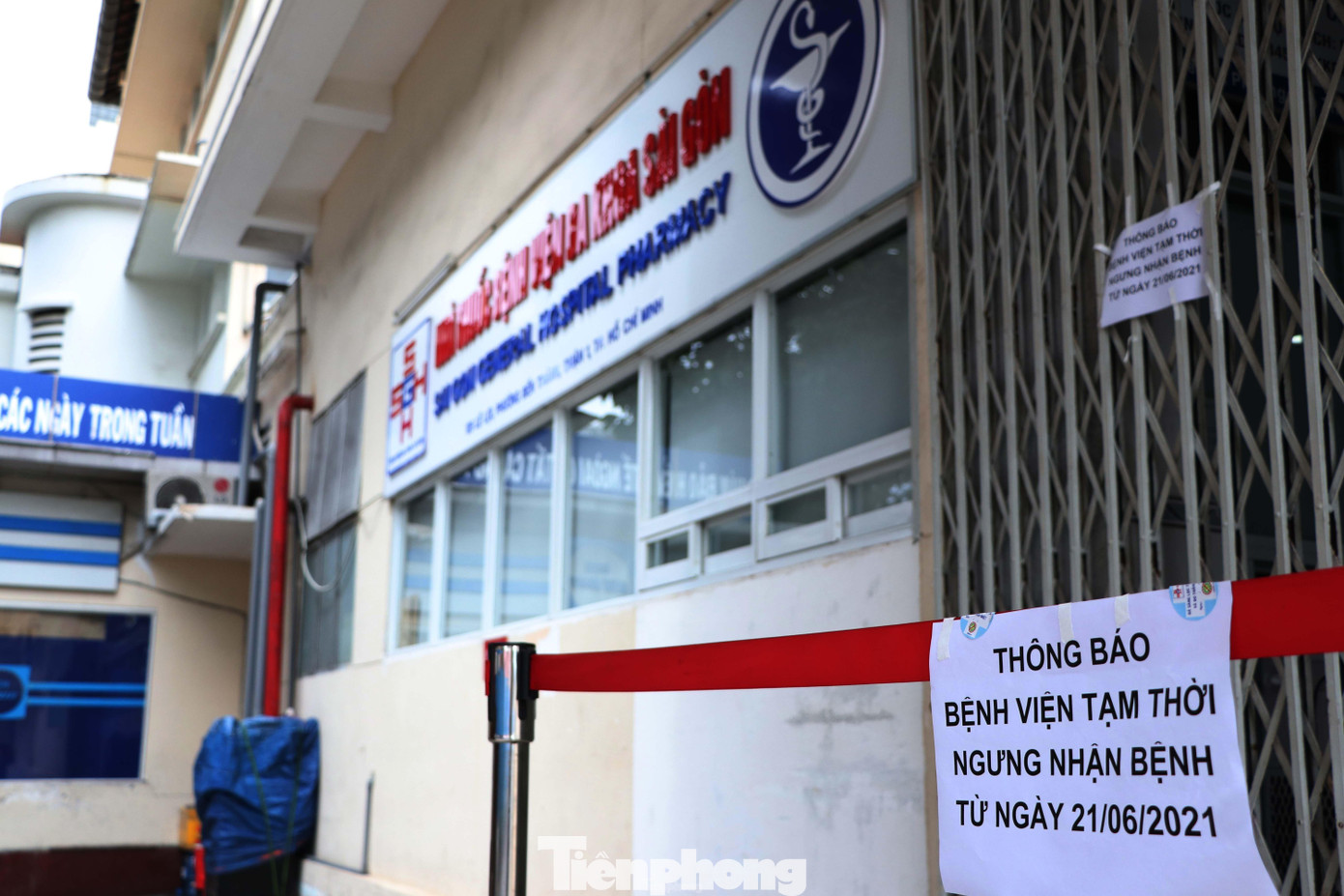 Bệnh nhân thứ 2 là nam (48 tuổi), đến bệnh viện khám vì sốt, ho. Bệnh nhân này từng có tiếp xúc F0. Bệnh nhân thứ 3 là nam (30 tuổi, cùng ngụ quận 1), đến khám để thay băng nhọt thái dương. Bệnh nhân có đau họng, không sốt. Bệnh nhân thứ 2 là nam (48 tuổi), đến bệnh viện khám vì sốt, ho. Bệnh nhân này từng có tiếp xúc F0. Bệnh nhân thứ 3 là nam (30 tuổi, cùng ngụ quận 1), đến khám để thay băng nhọt thái dương. Bệnh nhân có đau họng, không sốt.