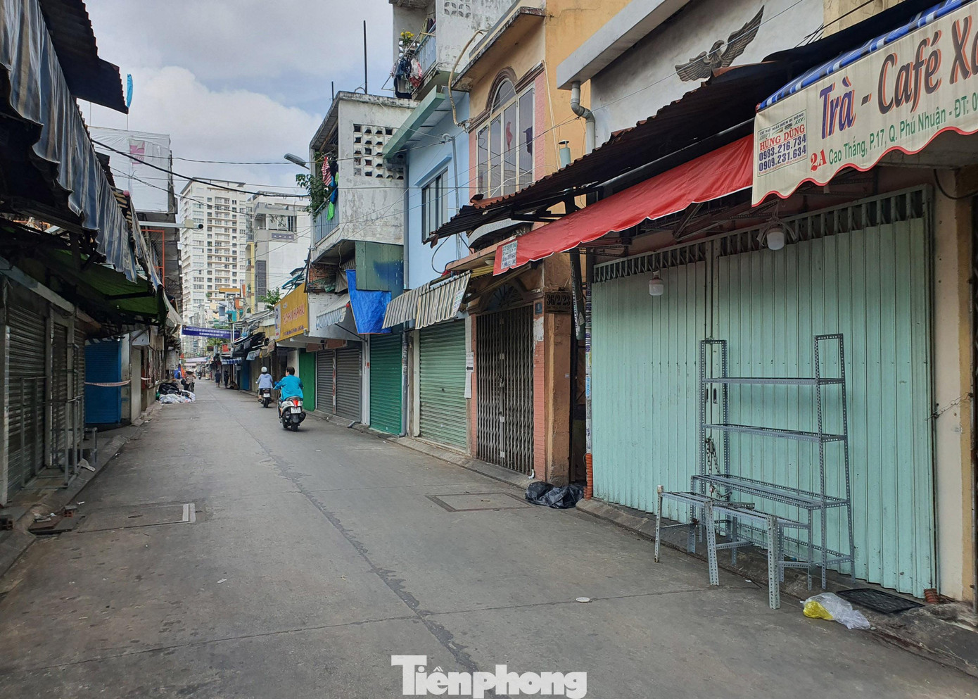 Những hộ dân xung quanh chợ cũng đã được yêu cầu đóng cửa hàng để phòng dich.