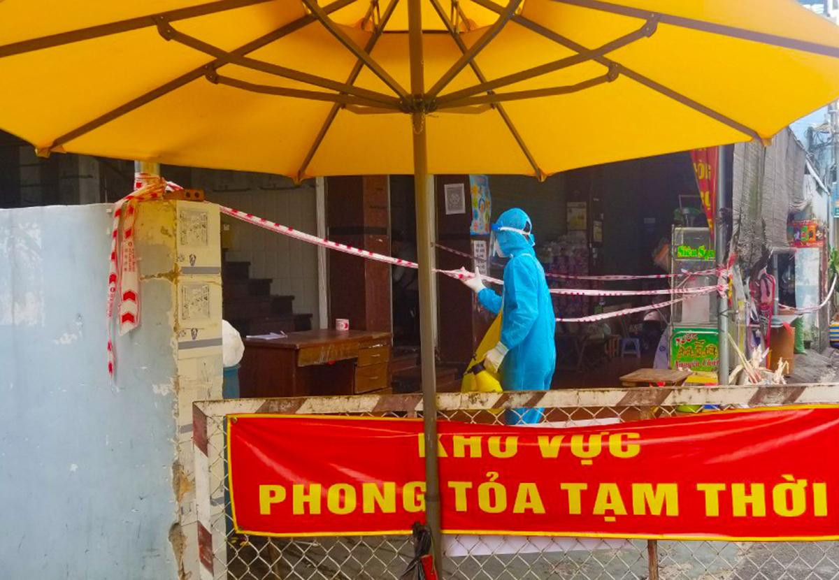 Các khu vực liên quan đến ca nghi nhiễm bị phong tỏa. Các khu vực liên quan đến ca nghi nhiễm bị phong tỏa.