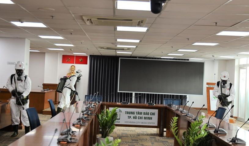 Công tác phun khử khuẩn sẽ góp phần đảm bảo an toàn, hạn chế lây lan dịch bệnh cho đội ngũ những người làm báo và cán bộ công nhân viên tại trung tâm. Công tác phun khử khuẩn sẽ góp phần đảm bảo an toàn, hạn chế lây lan dịch bệnh cho đội ngũ những người làm báo và cán bộ công nhân viên tại trung tâm.