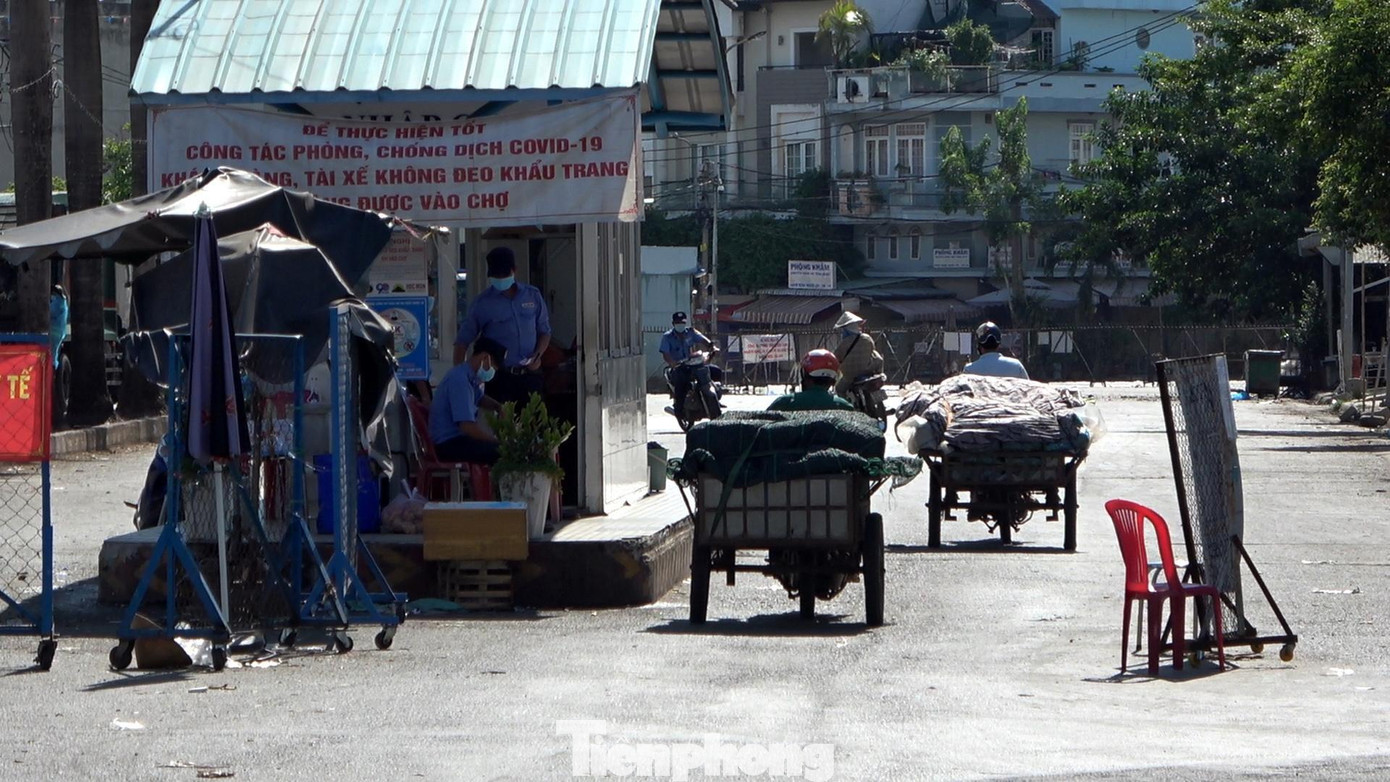 Việc tạm ngừng hoạt động tập kết trực tiếp tại chợ đầu mối giúp Công ty TNHH MTV Quản lý Kinh doanh Chợ Đầu mối nông sản thực phẩm Hóc Môn hoàn chỉnh các phương án phòng chống dịch bệnh COVID-19.