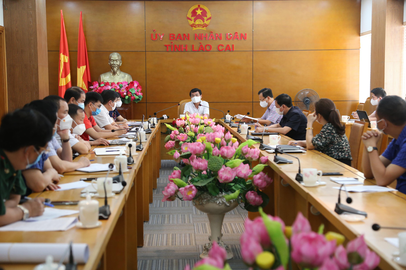 Tỉnh Lào Cai họp khẩn triển khai các biện pháp phòng, chống COVID -19 trên địa bàn sáng 19/6. Tỉnh Lào Cai họp khẩn triển khai các biện pháp phòng, chống COVID -19 trên địa bàn sáng 19/6.