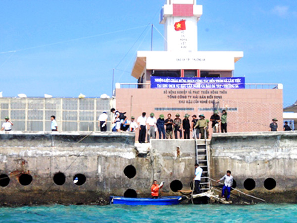 Trạm hậu cần nghề cá đảo Đá Tây. Ảnh: Nguyễn Huy. Trạm hậu cần nghề cá đảo Đá Tây Ảnh: Nguyễn Huy