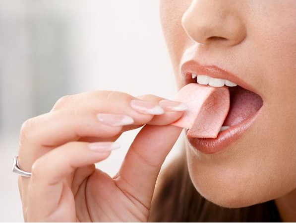 Tác hại khôn lường khi ăn kẹo cao su
