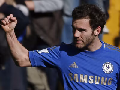 Niềm vui của Mata sau khi ghi bàn mở tỉ số cho Chelsea. Ảnh: Reuters