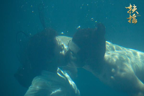 Lộ ảnh hậu trường ‘cảnh nóng’ giữa Dương Mịch và tài tử gốc Việt ảnh 15