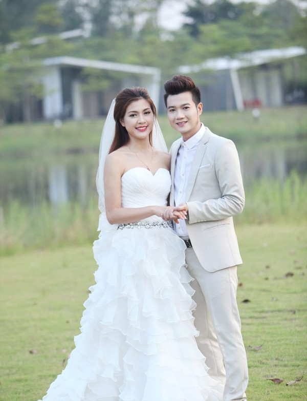 Chân dung nữ MC Việt mặc bikini dẫn chương trình gây tranh cãi ảnh 13