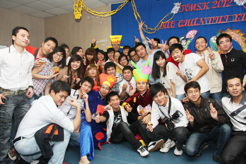 Mọi người chụp ảnh tập thể làm kỷ niệm