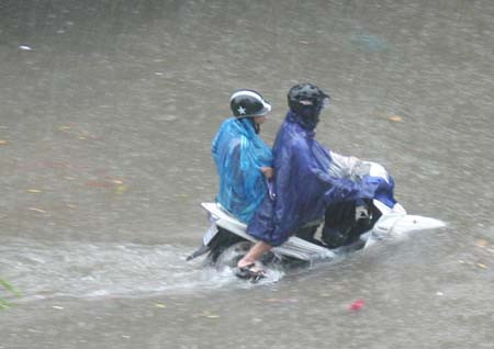 Nếu xe có chạy tốt qua đoạn đường ngập nước thì sau đó cũng phải bảo dưỡng ngay. Nếu xe có chạy tốt qua đoạn đường ngập nước thì sau đó cũng phải bảo dưỡng ngay