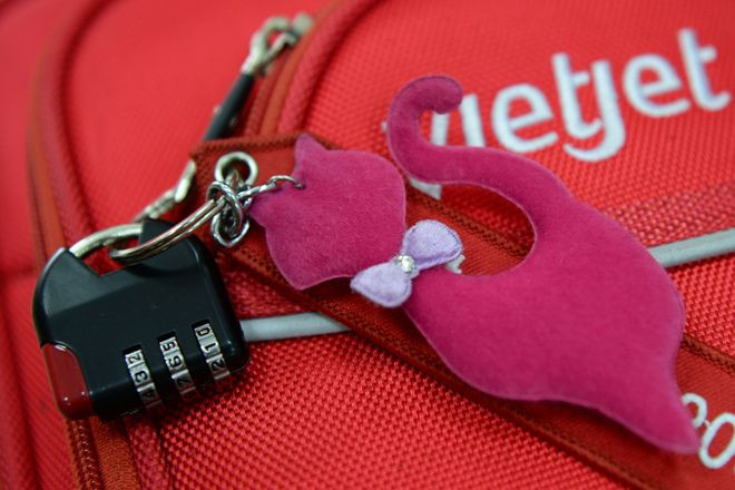 Đồ dùng, móc khóa khá nữ tính được mang theo