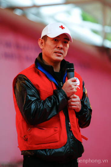 Phát biểu tại buổi lễ phát động chào Xuân hồng 2011, Lý Liên Kiệt cho biết làm nhân đạo tất cả đều là anh em.. Phát biểu tại buổi lễ phát động chào Xuân hồng 2011, Lý Liên Kiệt cho biết làm nhân đạo tất cả đều là anh em.