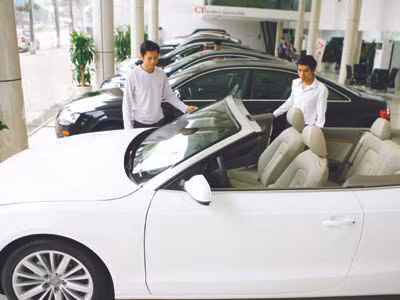 Giá ô tô ngày càng cao do chính sách thuế và biện pháp hạn chế nhập khẩu	Ảnh: Hồng Vĩnh