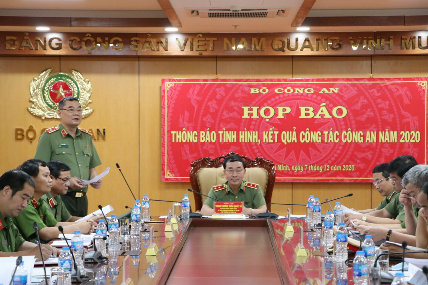 Tạm đình chỉ 25 cán bộ công an liên quan cáo buộc nhận tiền tội phạm ma tuý ảnh 2