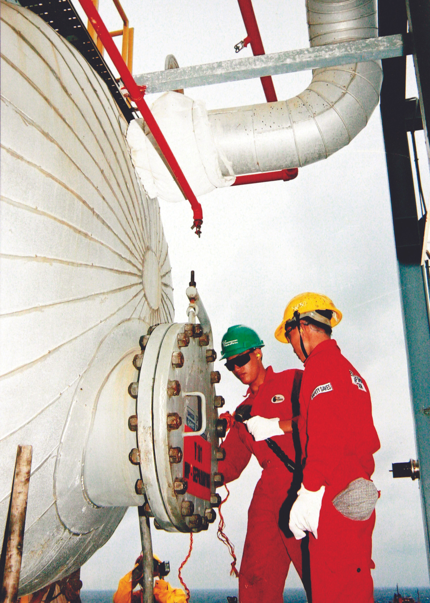 Doanh nghiệp Nhà nước sẽ được sắp xếp để phát triển lành mạnh, hiệu quả ( trong ảnh công nhân Tập đoàn Dầu khí VN trên giàn khoan Bạch Hổ ). Ảnh: H.T