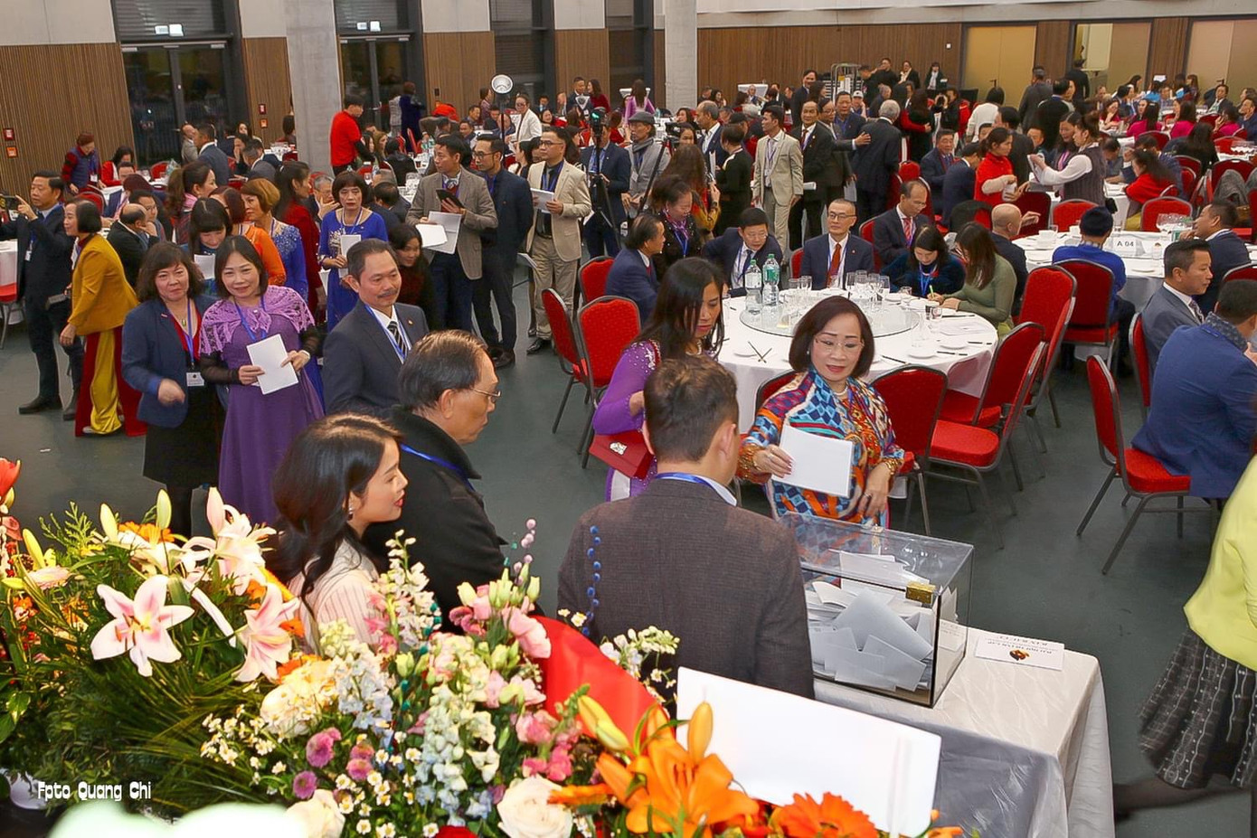 Các đại biểu bầu chọn người đại diện cho cộng đồng người Việt Nam tại Đức.