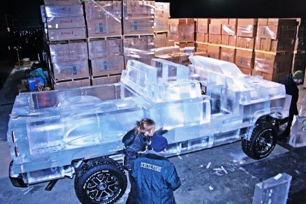 Số băng được lắp ráp trên xe có trọng lượng hơn 4,9 tấn và tổng trọng lượng của chiếc xe là hơnhơn 6,8 tấn