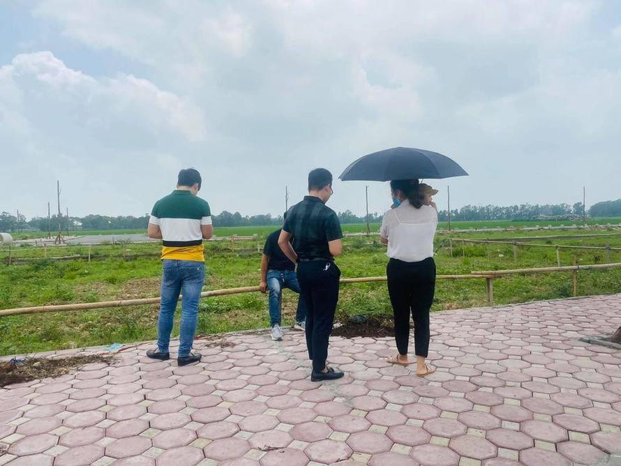 Nhiều môi giới bất động sản bị mất việc, Công ty cho tạm nghỉ việc không lương đang gặp nhiều khó khăn do mắc kẹt ở Hà Nội trong thời gian giãn cách xã hội. Ảnh minh họa.