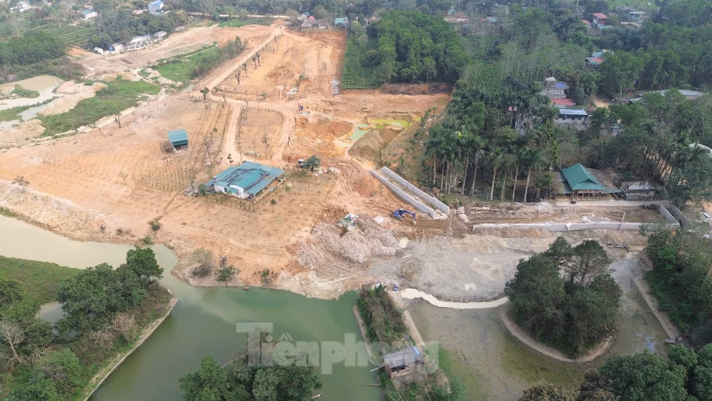 Khu vực bị chiếm dụng, san lấp và hủy hoại đất tại thôn 5, xã Thạch Hòa, huyện Thạch Thất