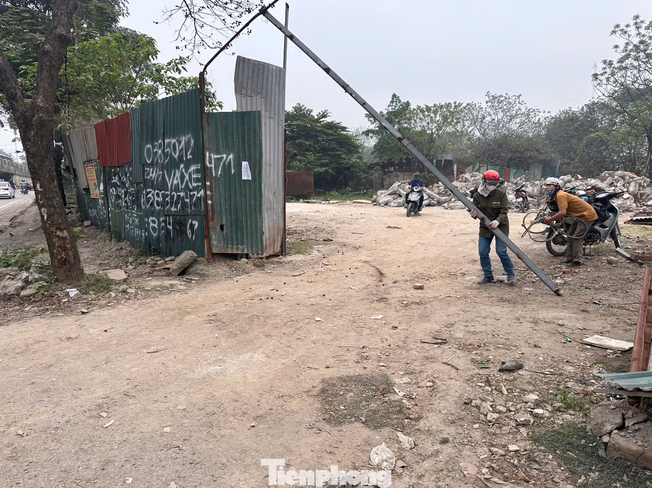 Thời gian qua, UBND phường Mễ Trì thường xuyên kiểm tra, giám sát, xử lý các vi phạm về đất đai, không để tồn tại các vi phạm mới phát sinh và rà soát đối với các vi phạm cũ (từ lịch sử để lại) để lập kế hoạch dần xử lý.