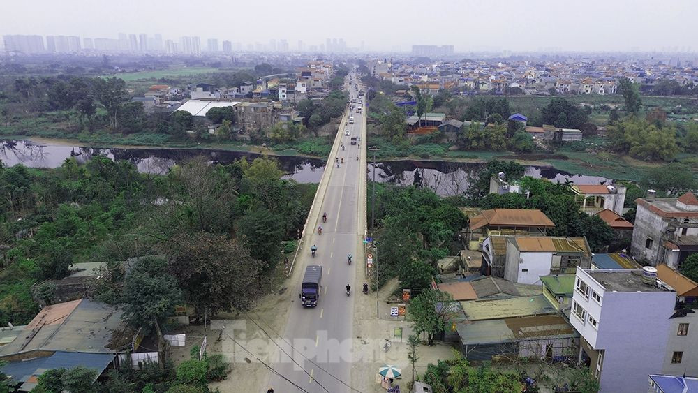 UBND thành phố đã có văn bản số 29/UBND-TNMT ngày 4/1/2023 về việc chấp thuận nguyên tắc quỹ nhà tái định cư cho dự án năm 2023 gồm 50 căn. Trong đó 19 căn tại nhà H, khu nhà ở phường Trung Văn, quận Nam Từ Liêm và 31 căn tại quỹ nhà A2 Kim Giang, quận Thanh Xuân (ảnh: Cầu Mai Lĩnh trên Quốc lộ 6).