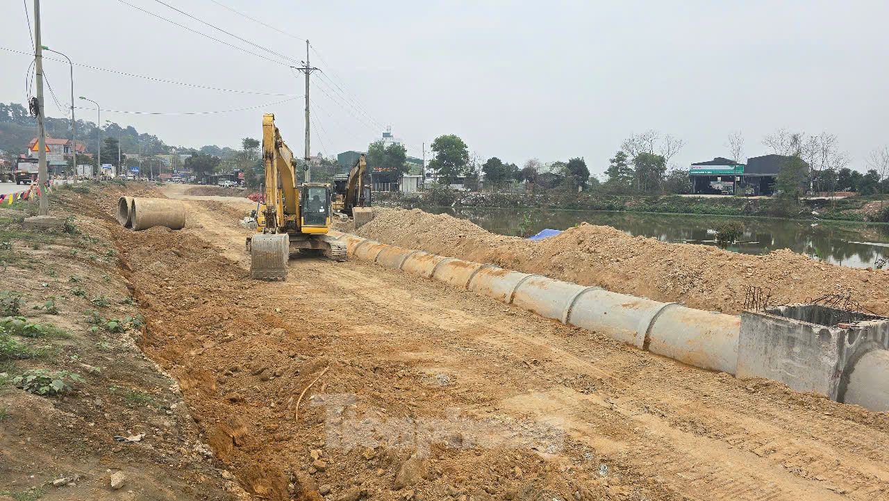 Đến ngày 12/12/2024, UBND huyện Chương Mỹ đã bàn giao mặt bằng cho Ban Quản lý dự án đầu tư xây dựng công trình giao thông thành phố (chủ đầu tư) và đơn vị thi công diện tích khoảng 57,58 ha (đạt 67,45%).