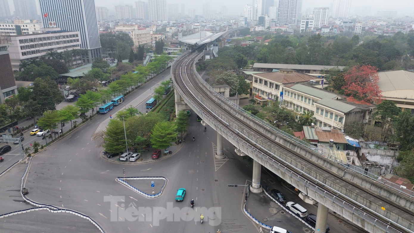 Ông Lê Tuấn Định, Chủ tịch UBND quận Đống Đa cho biết tuyến đường Vành đai 1 qua quận có 650 m chiều dài với 48.000 m2 đất, trong đó có 643 phương án bồi thường, GPMB. Dự kiến, quý 1 - quý 2 hoàn thành GPMB trên địa bàn quận Đống Đa.