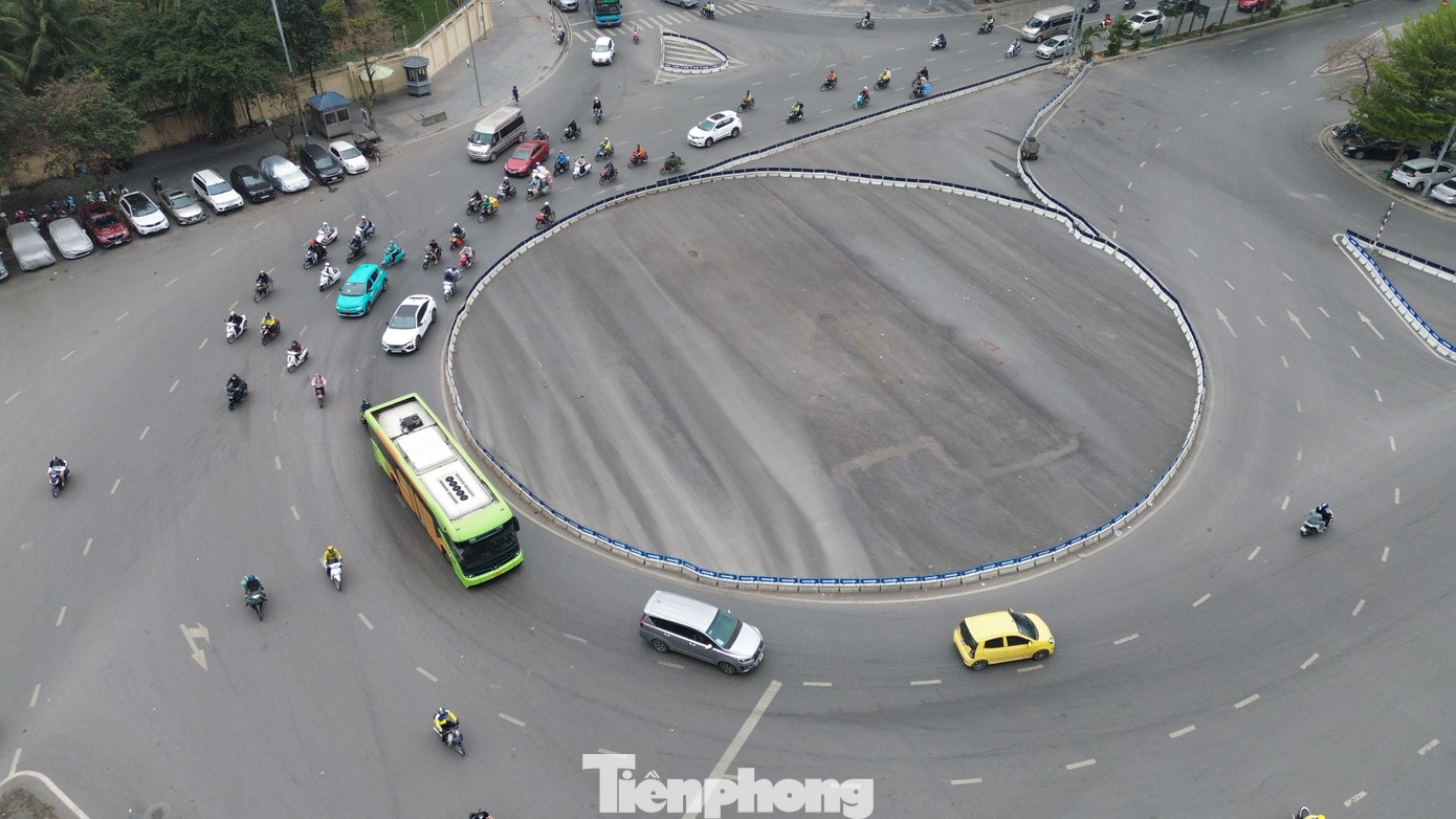 Ngày 27/3, trao đổi với PV báo Tiền Phong, ông Nguyễn Ngọc Chiến, Chủ tịch UBND phường Giảng Võ (quận Ba Đình) - cho biết UBND phường đang đẩy nhanh tiến độ giải phóng mặt bằng (GPMB) Dự án đường Vành đai 1, đoạn Hoàng Cầu - Voi Phục.