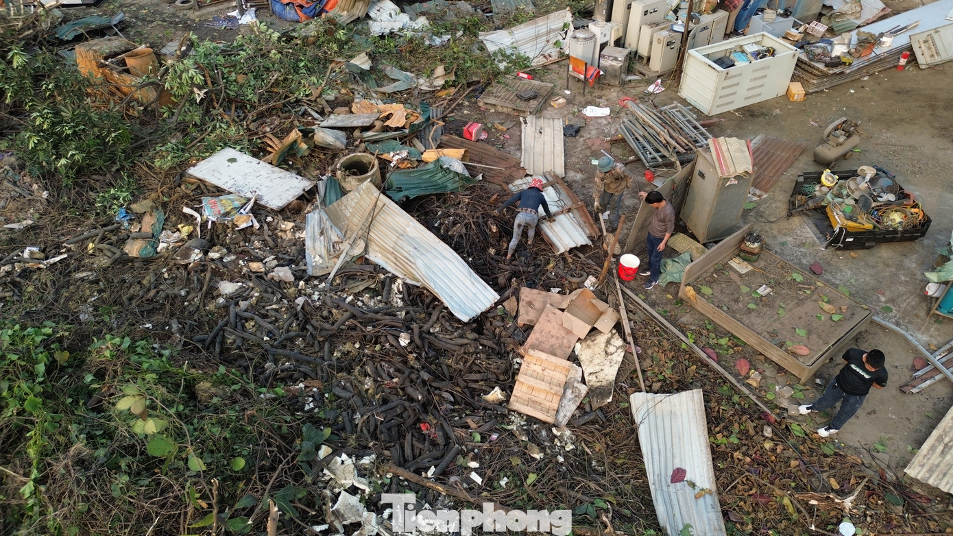 UBND quận Nam Từ Liêm cũng giao Đội quản lý trật tự đô thị phối hợp với UBND các phường tăng cường công tác giám sát, kiểm tra các khu vực đất công, đất nông nghiệp ven các trục, các tuyến đường mới mở.