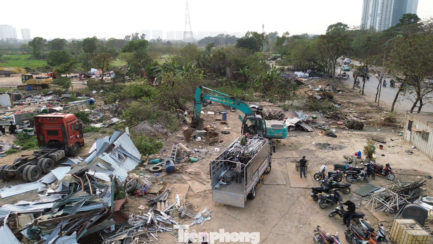 Tháo dỡ các công trình vi phạm tại khu đất nông nghiệp rộng 4,3ha tại khu đất Dộc Khoai, Đằng Xung của phường Mễ Trì