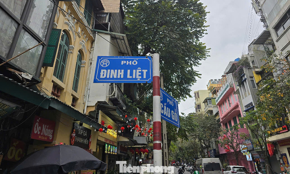 Phố Đinh Liệt và phố Cầu Gỗ.