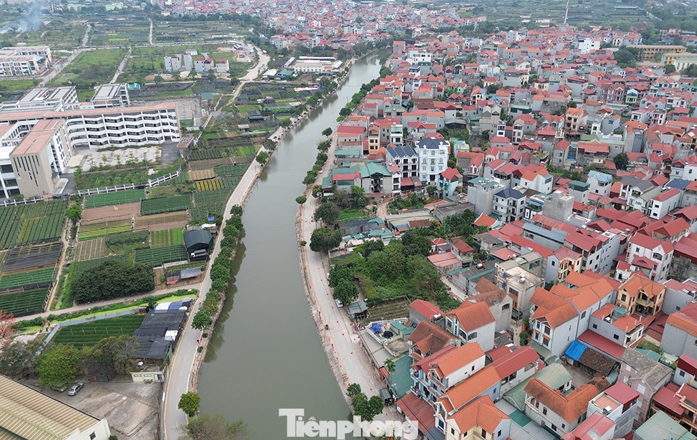 Được biết, Dự án Cải tạo thoát nước sông Pheo được UBND TP Hà Nội phê duyệt lần đầu tại Quyết định số 5668/QĐ-UBND. Đến ngày 27/2/2012, UBND thành phố ban hành Quyết định phê duyệt lại dự án nêu trên. Tổng mức đầu tư dự án khoảng 70 tỷ đồng, thực hiện từ năm 2012 - 2014.